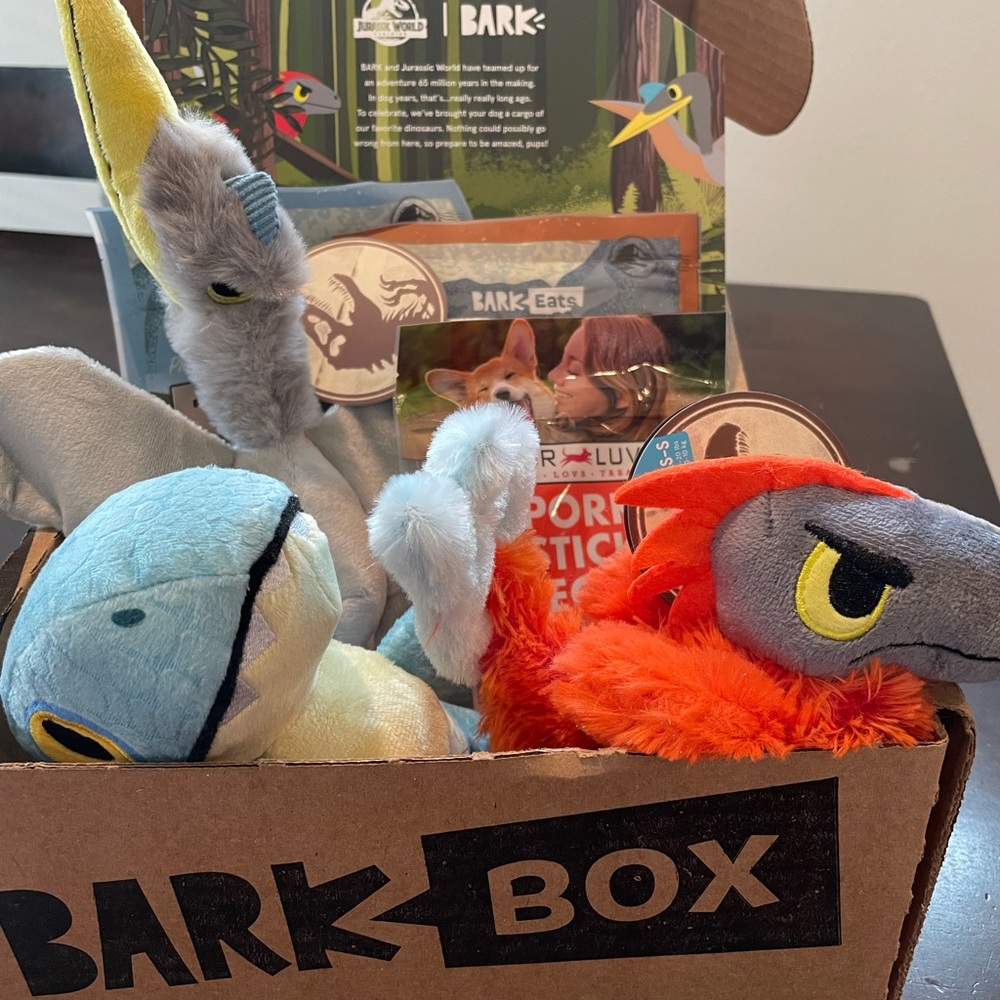 🐶 Bark Box 🐾 Jurassic World 🦖 Full Set size Small